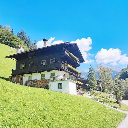 Pretty Holiday Home In Mayerhofen With Balcony Mayrhofen Exteriör bild