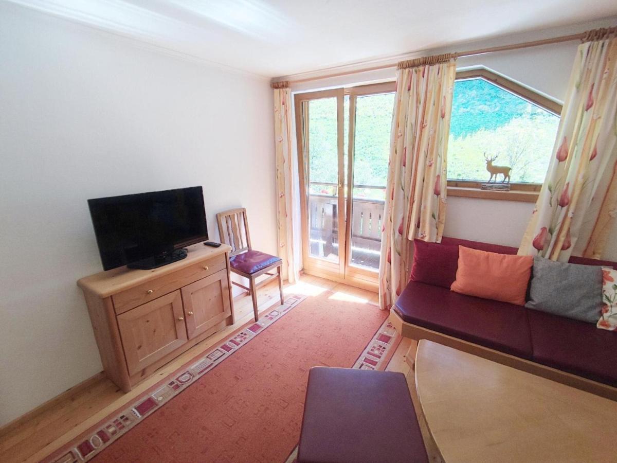 Pretty Holiday Home In Mayerhofen With Balcony Mayrhofen Exteriör bild