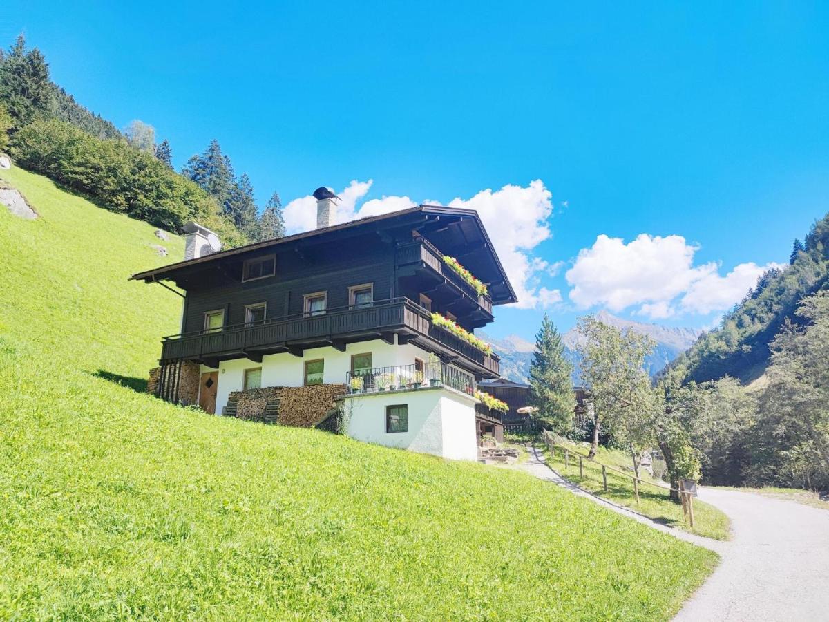Pretty Holiday Home In Mayerhofen With Balcony Mayrhofen Exteriör bild